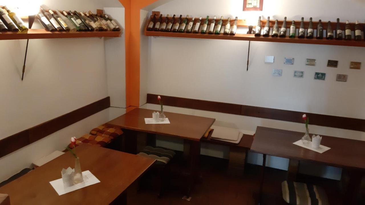 Penzion A Vinoteka Hrozen Kromeriz Ngoại thất bức ảnh