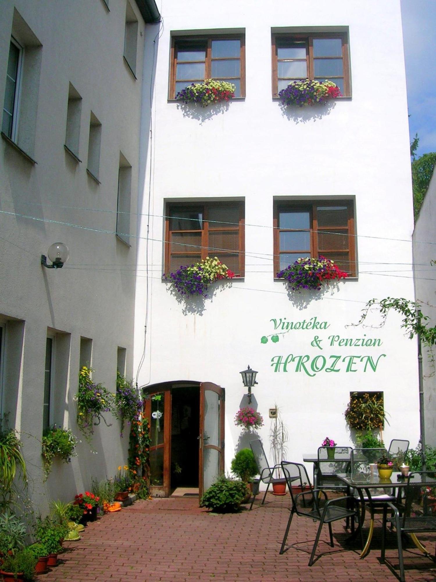 Penzion A Vinoteka Hrozen Kromeriz Ngoại thất bức ảnh